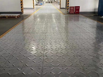 Steel plate floor